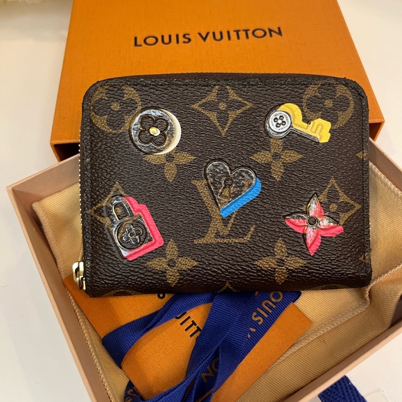 ❌SOLD❌🎀 Louis Vuitton Monogram Love Lock Zippy coin Wallet - Picture 3 of 11